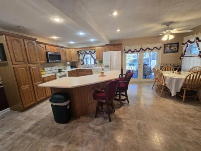 Photo - 3 Bed 2 Bathroom for Rent