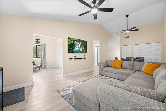 11197 NW 37th St