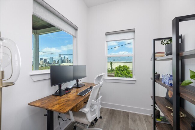 Photo - 1602 Mary St