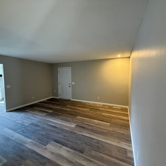 Photo - 3 Bedroom 2 bath remodeled Home