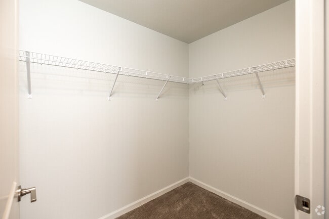 1BR, 1BA - 685 SF