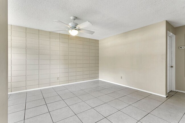 Photo - 230 S 4th St