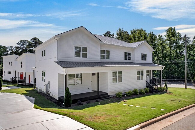 Photo - 1753 Crest Rd