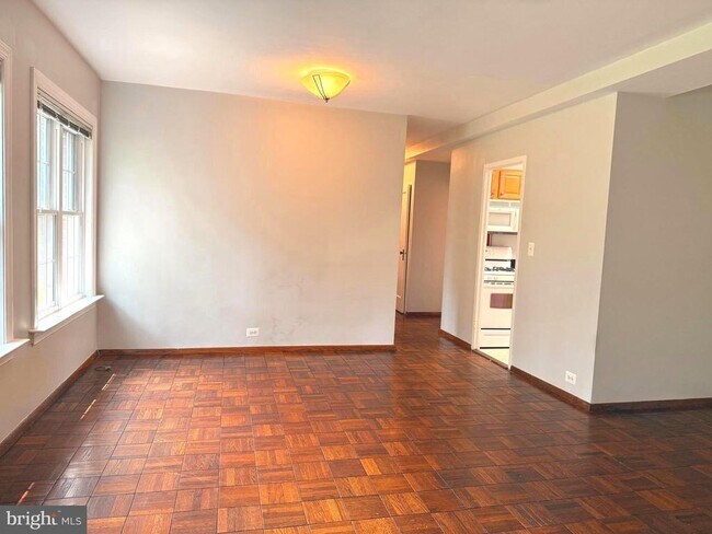 Photo - 3211 Ravensworth Pl