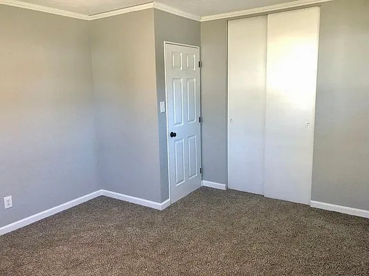 Photo - 2716 Avenue H