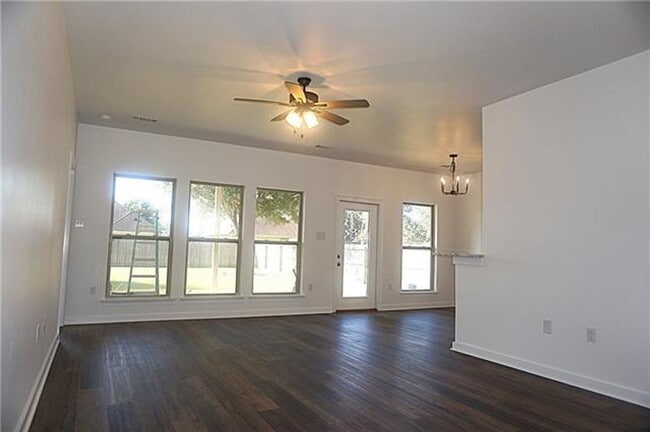 Photo - 3 Bedroom, 2 Bath Home
