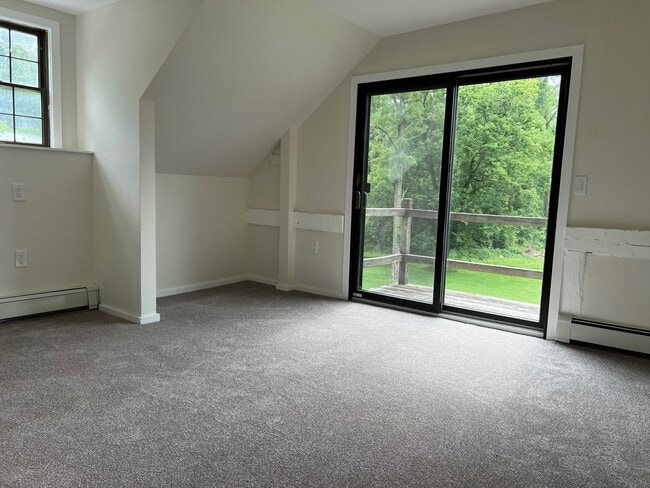 Primary bedroom - 121 E Hook Cross Rd