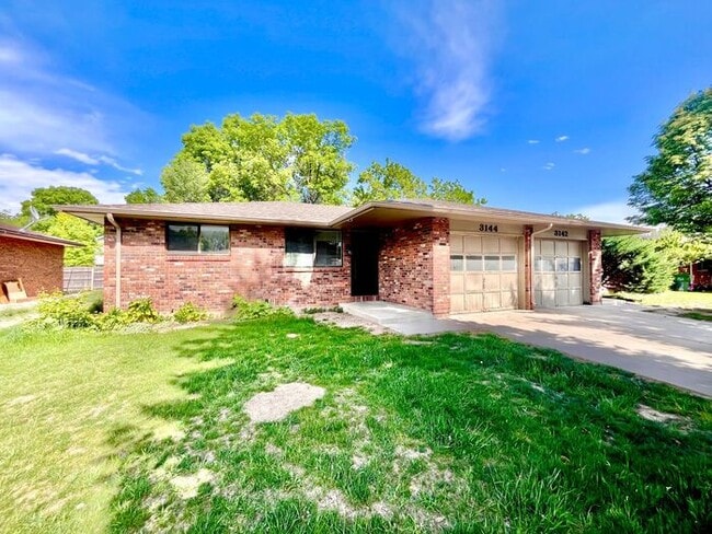 2 Bedroom, 1 Bath Duplex, 1 Car Garage - 2 Bedroom, 1 Bath Duplex, 1 Car Garage House