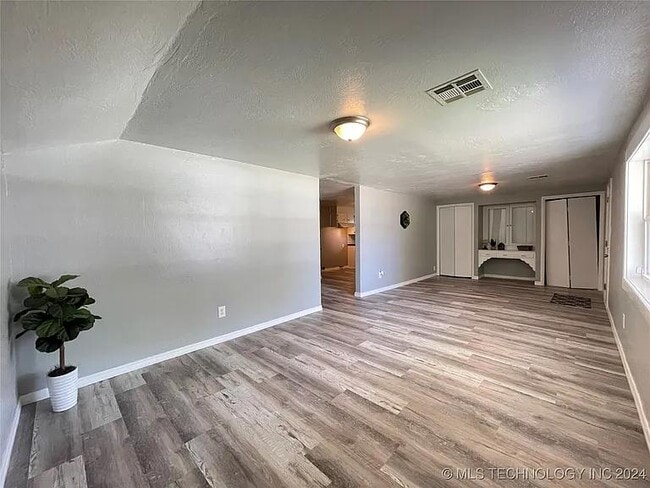 Photo - 217 E 8th St