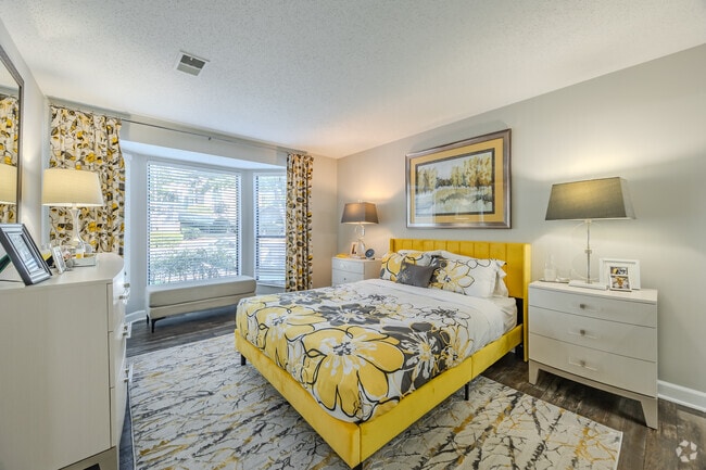 2BR, 2BA - 1134SF - Primary Bedroom