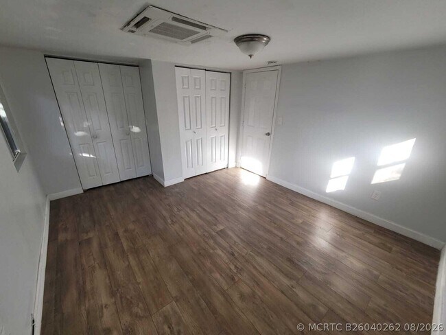 Photo - 210 SW 7th St
