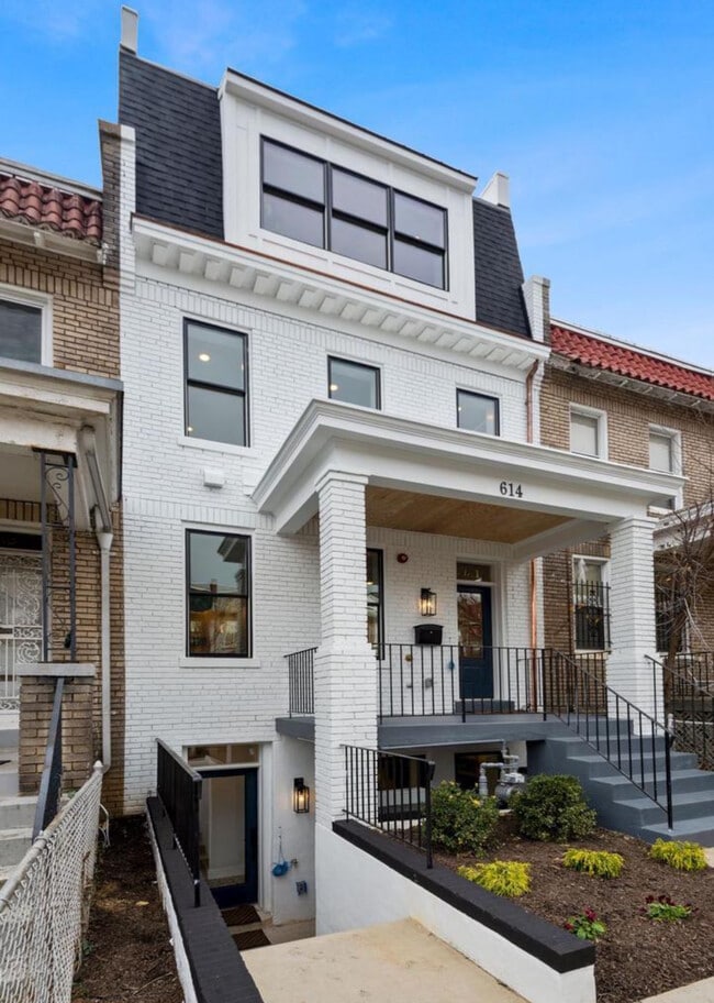 614 Otis Pl NW Unit 1