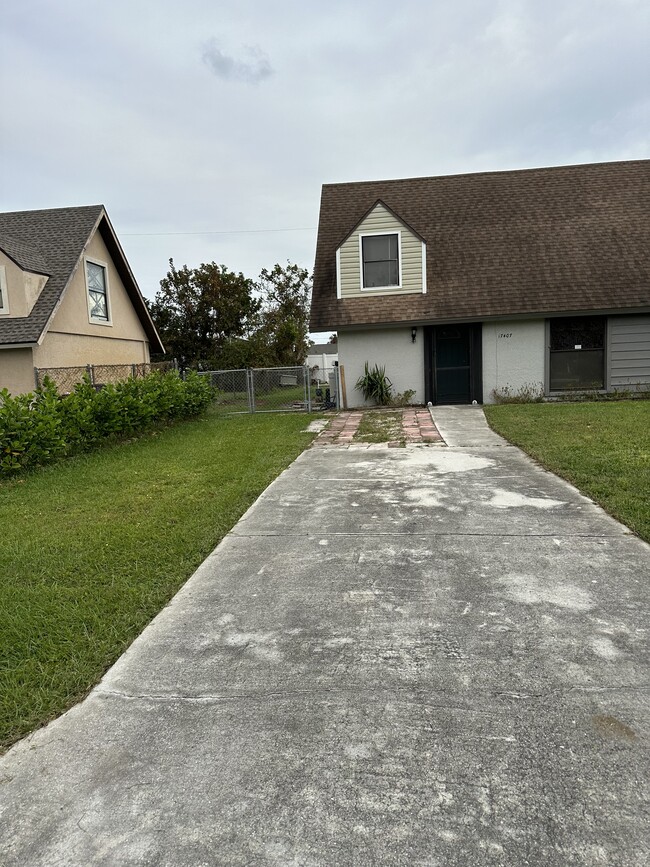 Front House can park up to 3 cars - 17407 Dumont Dr Townhome