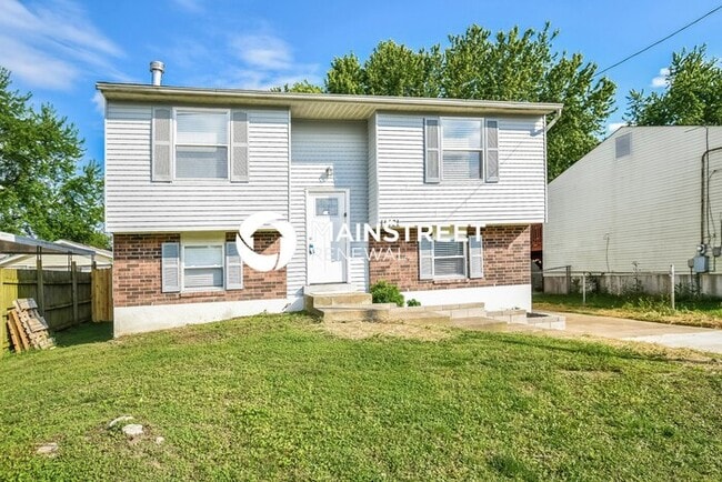 Building Photo - 4 Bedroom Pet-Friendly Home in Louisville,...