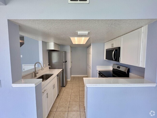 Building Photo - For Rent – Recently Renovated 3 Bed / 2 Ba... Unit A Rental