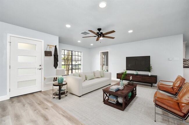 Photo - 6411 Hollow Oaks Dr