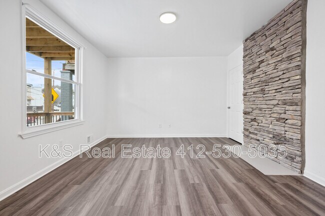 Photo - 477 Norton St