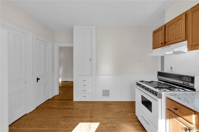 Building Photo - 146 Lancaster Ave Rental