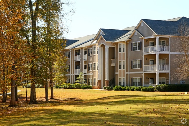 Community - Lullwater at Bass | Luxury Apartment Homes...
