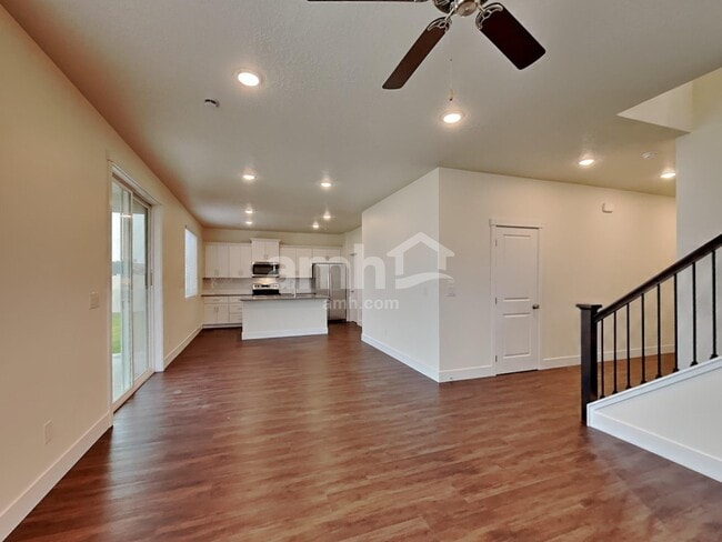 Photo - 3075 N Picton Ave