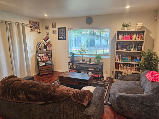 Building Photo - 6822 N 35th Ave