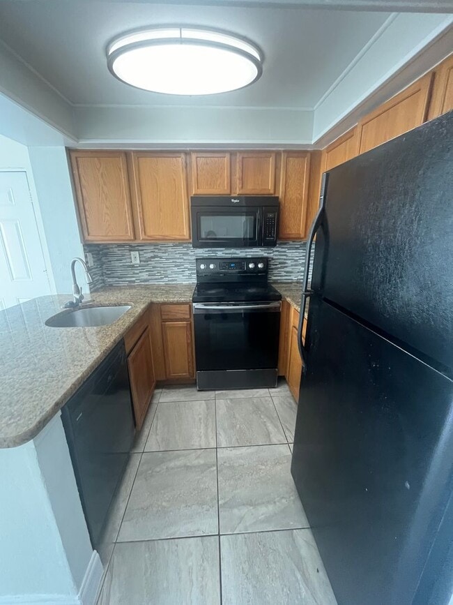 Building Photo - ONE BEDROOM ONE BATHROOM! Pool View! Waterfront Community! Unit 27