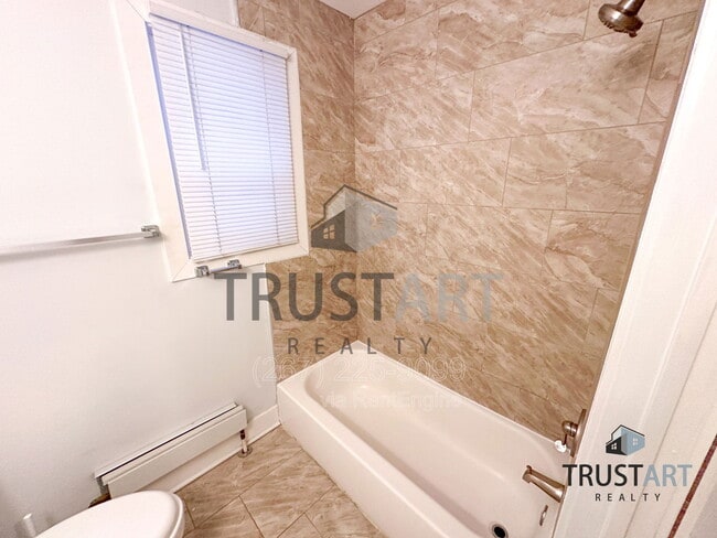 Photo - 4722 Longshore Ave Unidad 1