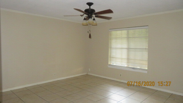 Photo - 711 Hillview St