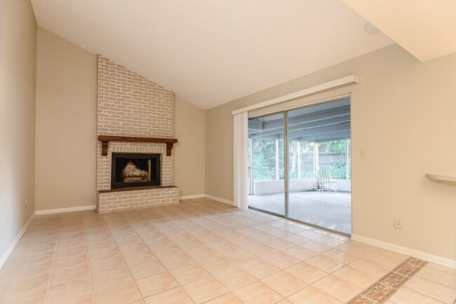 Photo - 16536 Lake Dr