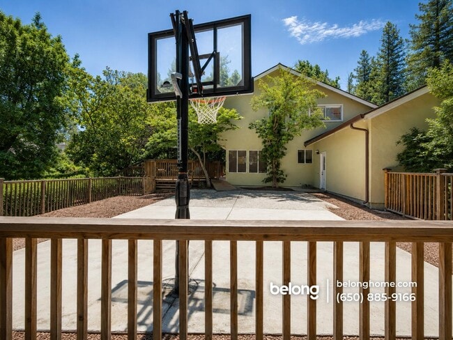 458 Deborah Ln