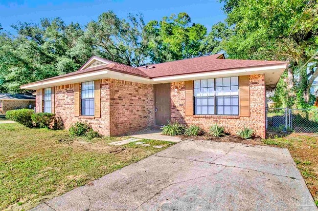 Photo - 1382 Fairchild St