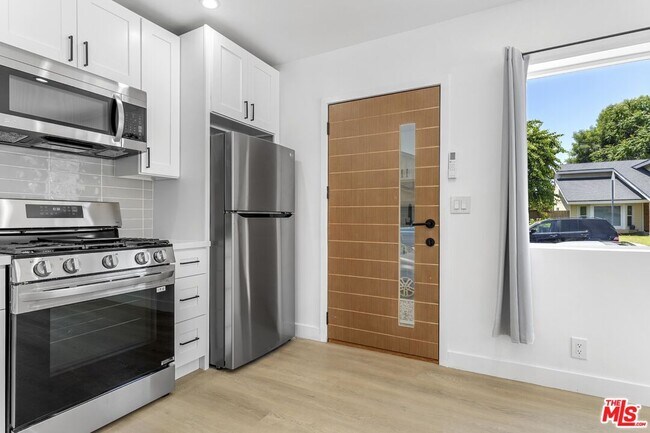 Photo - 19433 Valerio St Unit 2