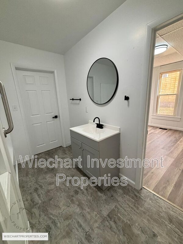 Photo - 933 W Wayne St