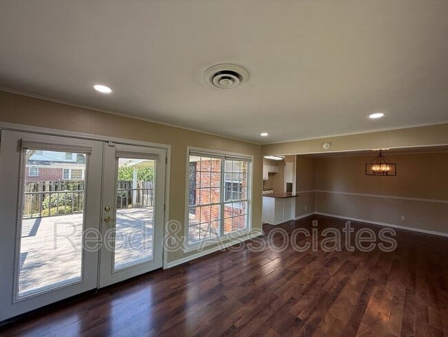 Photo - 5047 Howard Pl