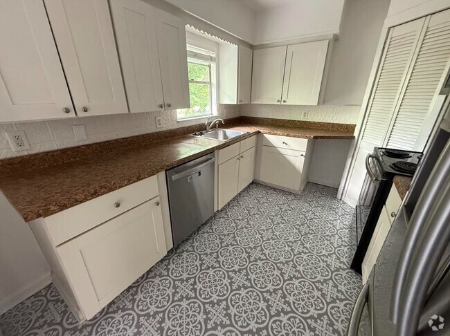 Building Photo - 203 Heard St Rental