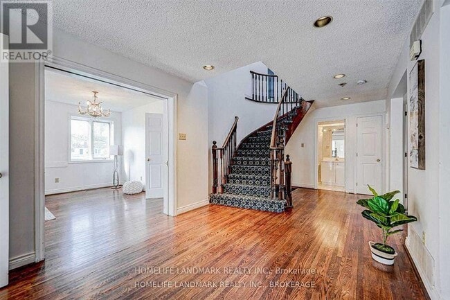 Photo - 44 Frontenac Ave