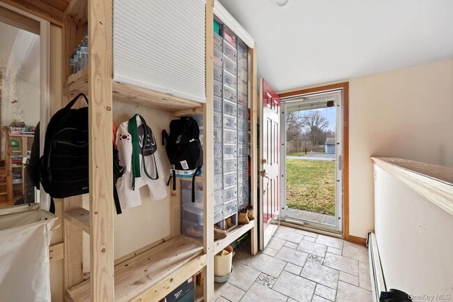 Photo - 2881 Meadowcrest Dr