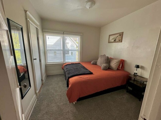 Photo - 511 W Jefferson Blvd