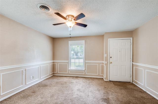 Photo - 1407 Helen Cir