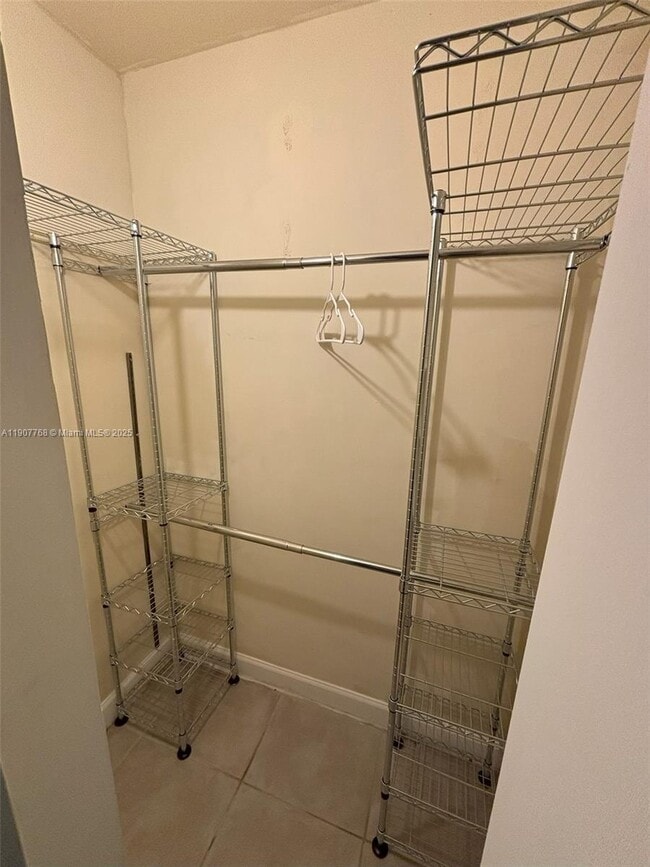 Photo - 3299 Bird Ave Unidad 5