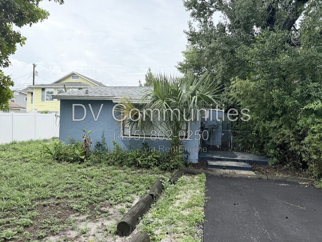 Building Photo - 1661 27th Ave N Unit 1