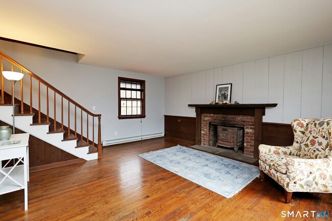 Photo - 380 Newtown Turnpike