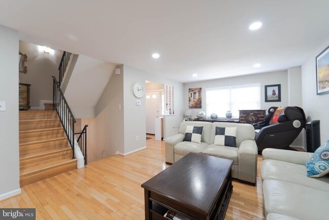 Photo - 4541 Ravensworth Rd