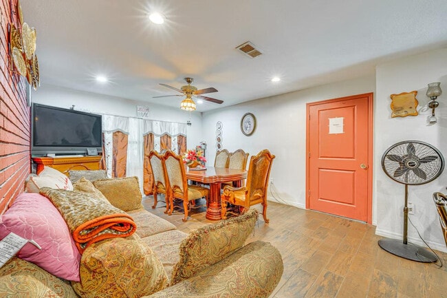 Building Photo - 281 W 18th St Unit ID1385729P