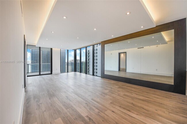 Photo - 1010 Brickell Ave Unidad 3905