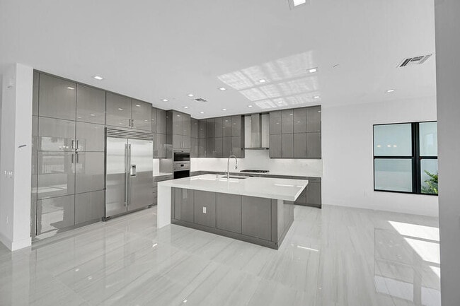 Photo - 9979 Migration Pt