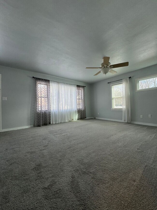 Photo - Beautiful 3 Bedroom 1 Bath Ranch Style Sin... House