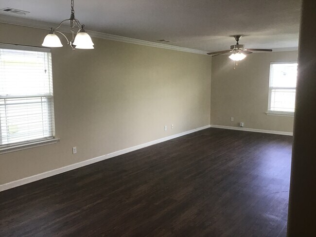 Photo - 8 Sunnydale Ln