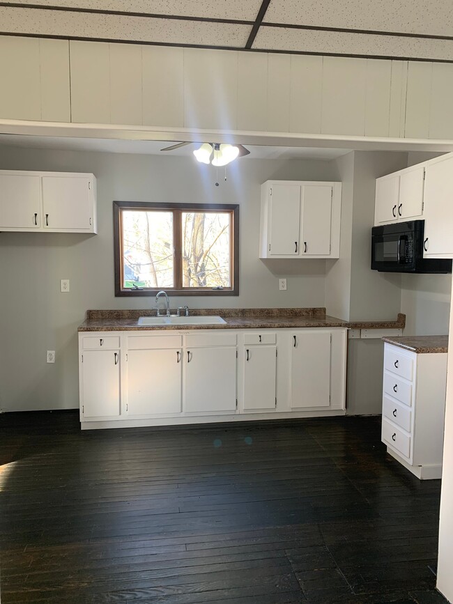 Photo - 126 E Caroline Ave