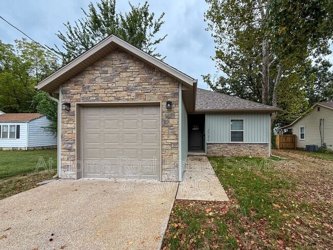 Building Photo - 2731 W Latoka St